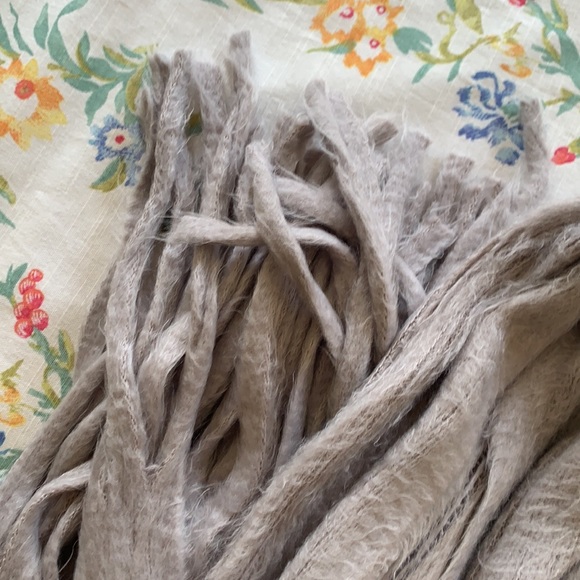 75 inches NWT super soft grey scarf - Picture 5 of 5